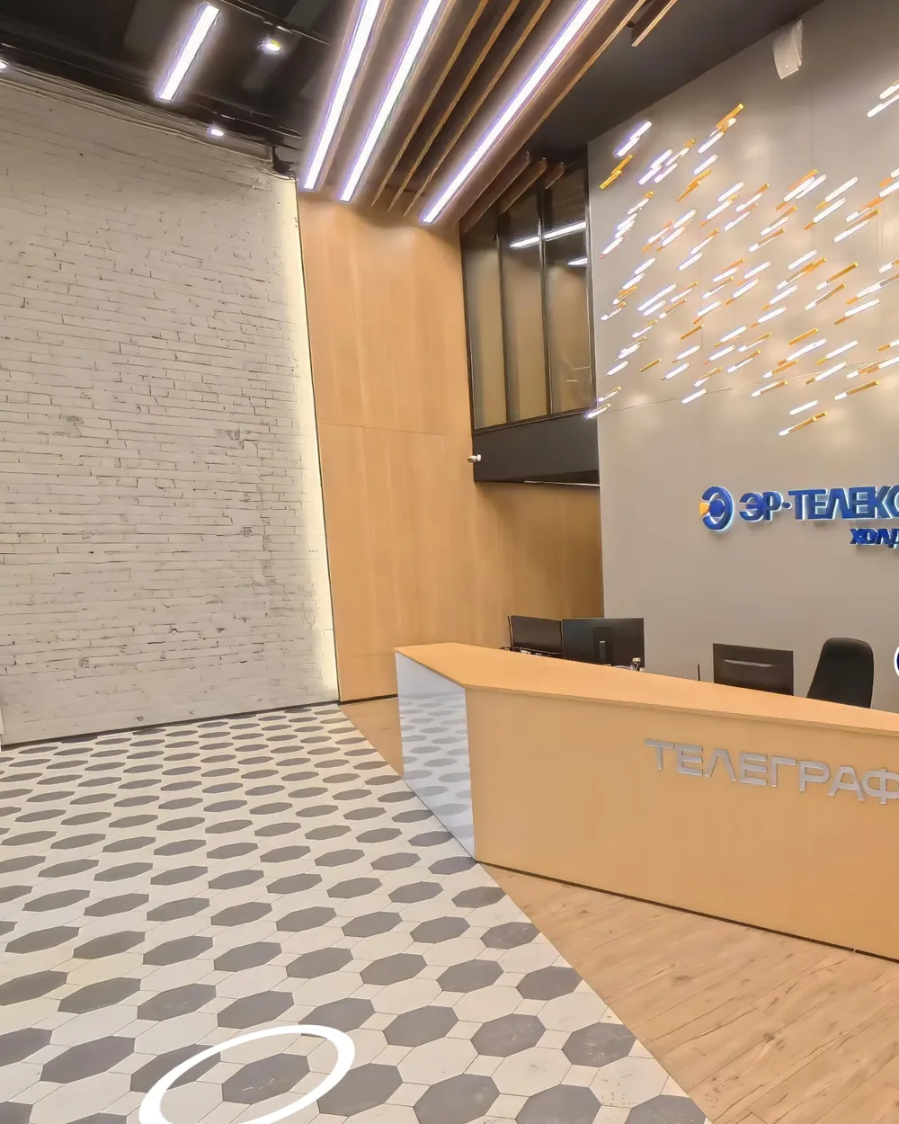 Превью 3D-тура: Экскурсия по зданию ЭР-Телеком в Петербурге